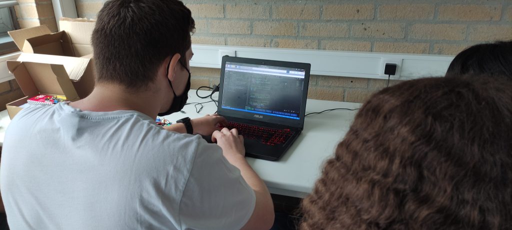 Students programming on a laptop during the Ciência Viva internship